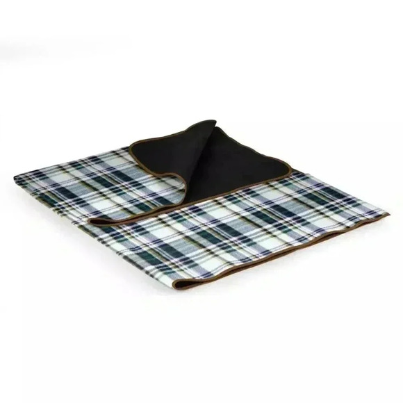 Winnie the Pooh Blanket Tote Outdoor Picnic Blanket - Picture 2 of 5